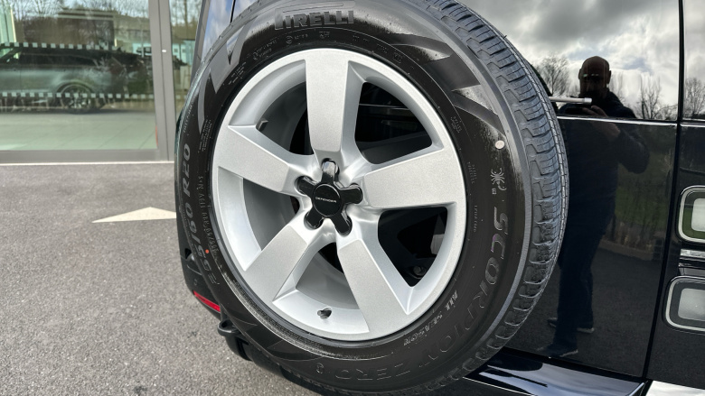 Land Rover Defender 3.0 D350 X-Dynamic SE 110 5dr Auto Diesel Estate